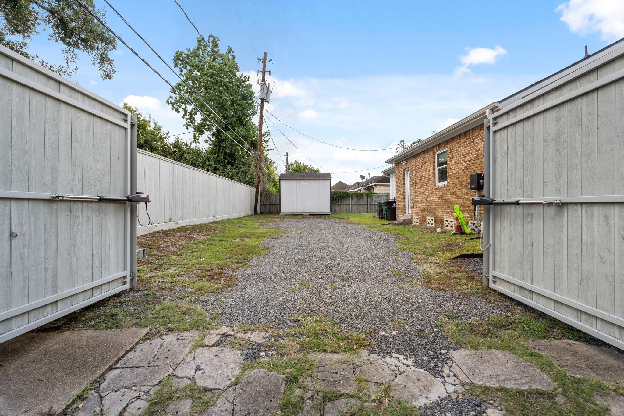 2801 Rosewood Street