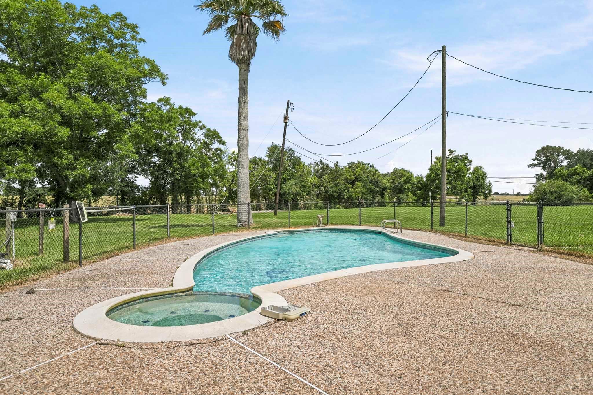 302 Country Road 893