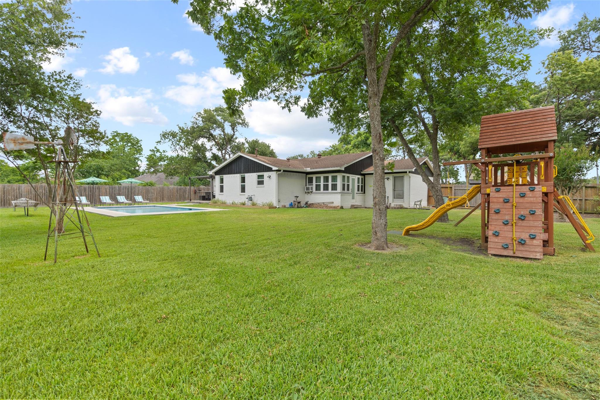 6811 Heron Drive