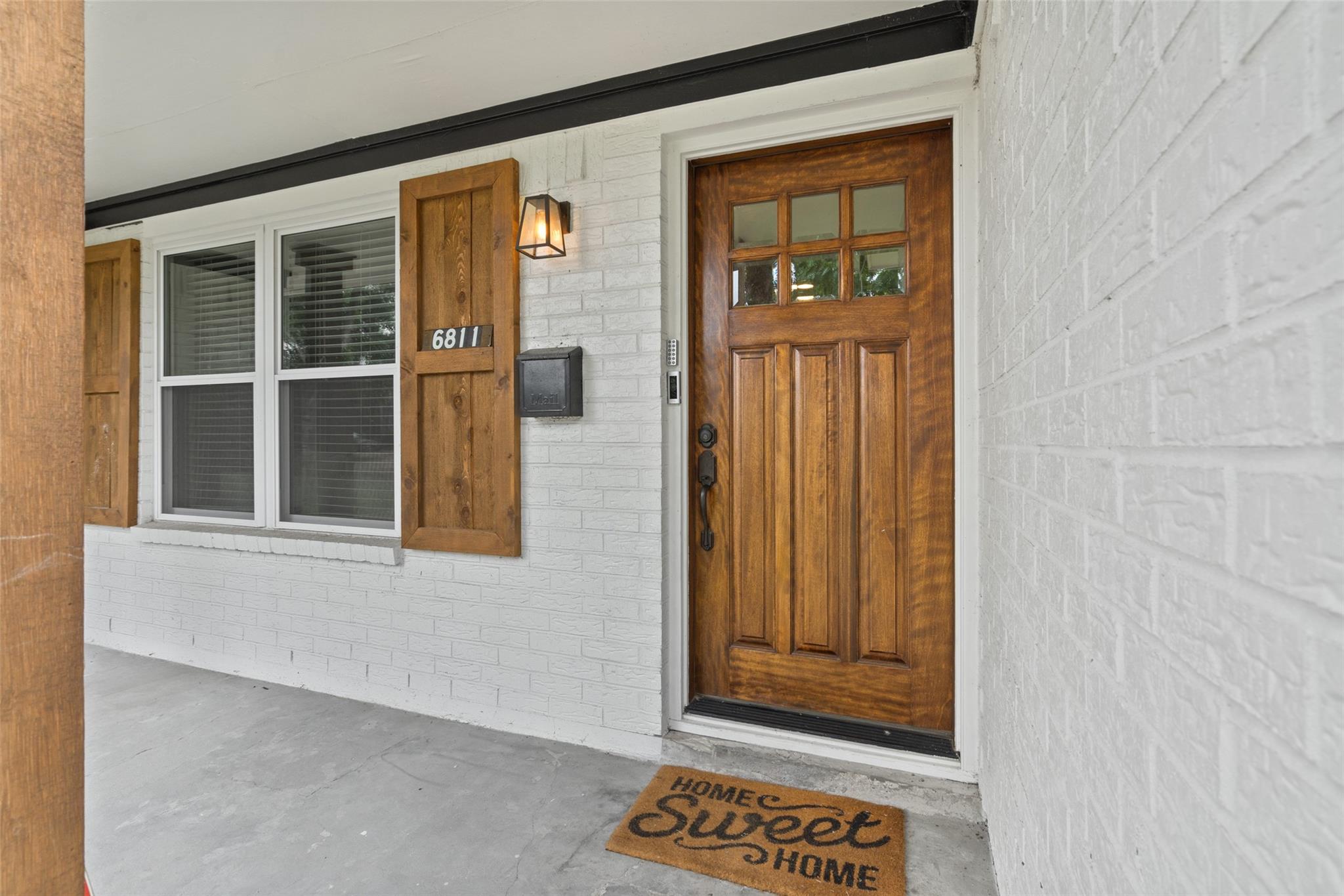 6811 Heron Drive
