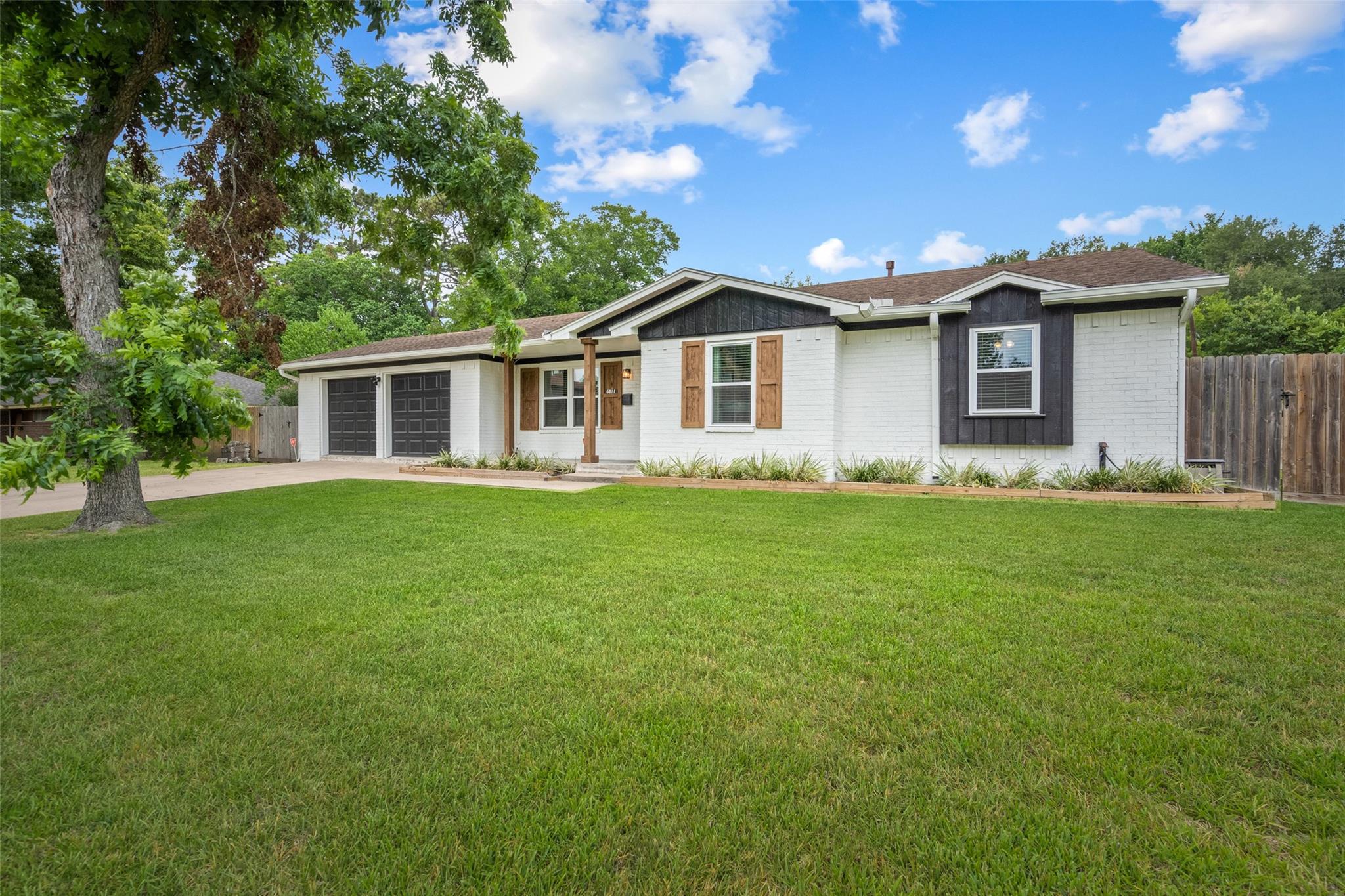 6811 Heron Drive
