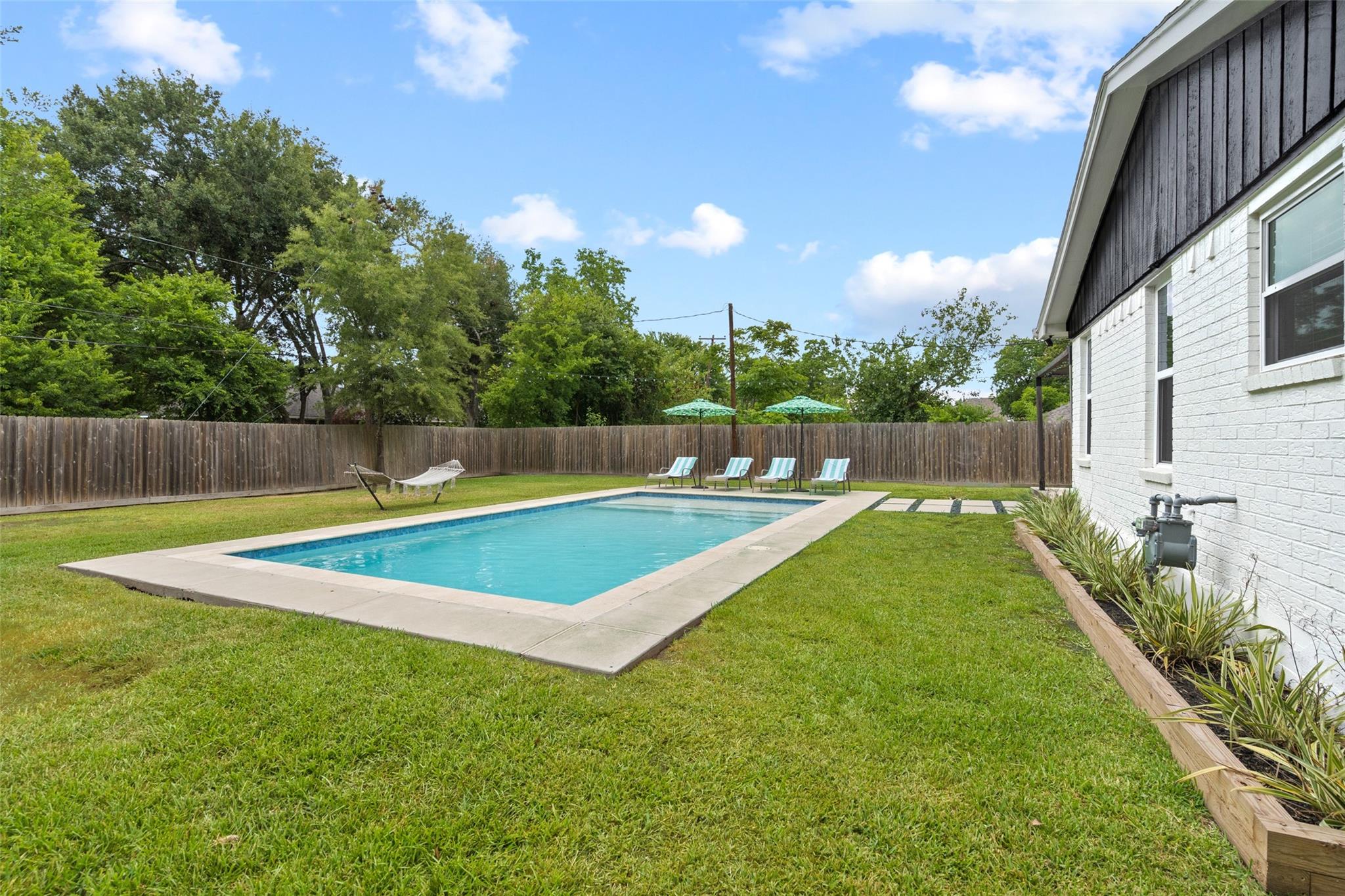 6811 Heron Drive