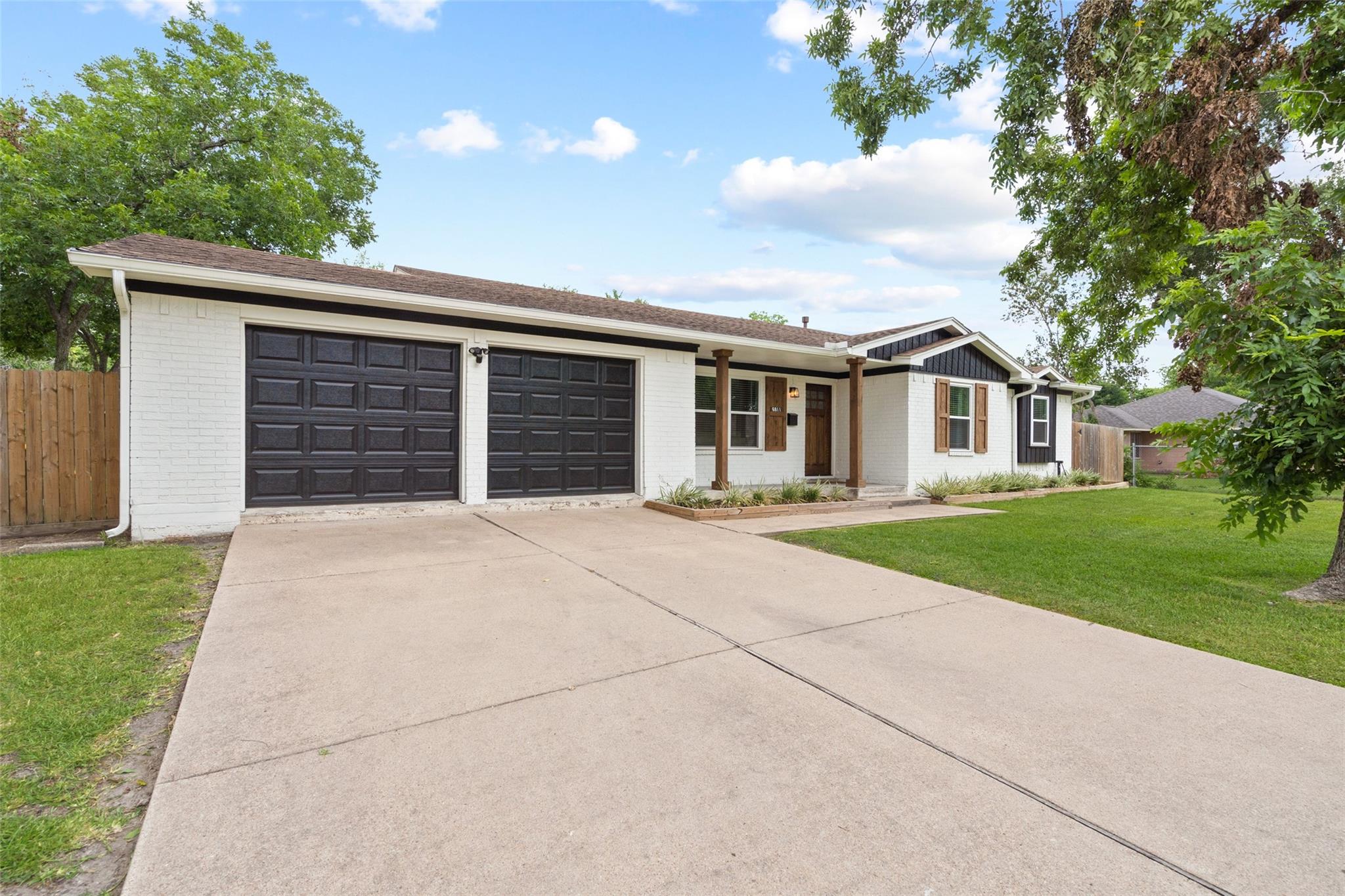 6811 Heron Drive