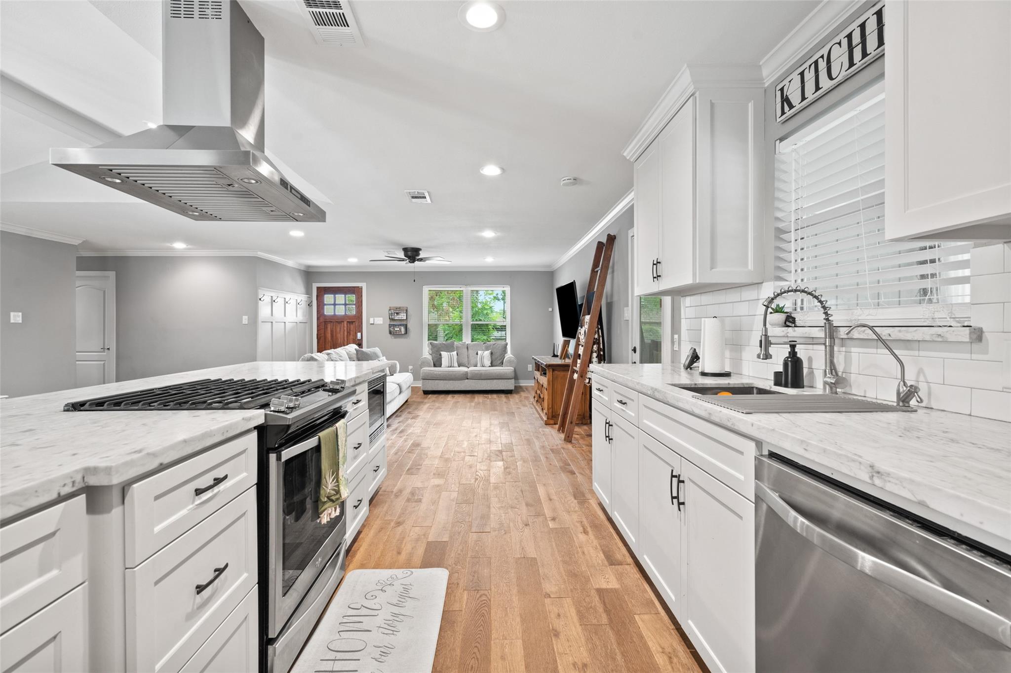 6811 Heron Drive