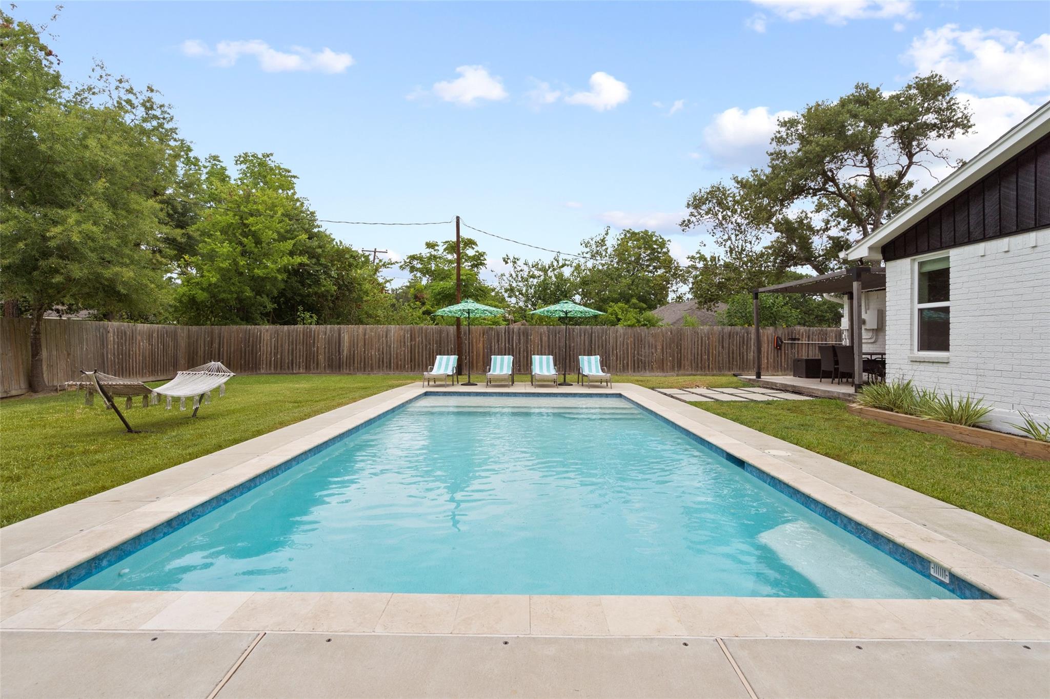 6811 Heron Drive