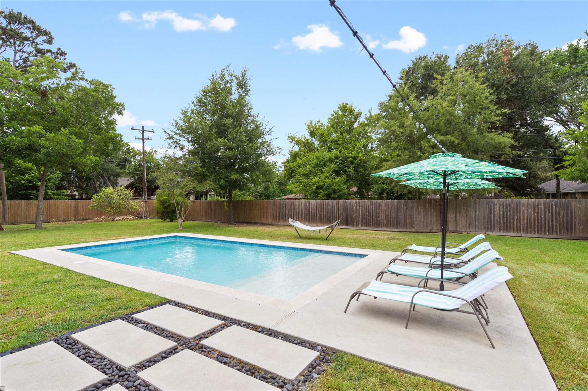 6811 Heron Drive