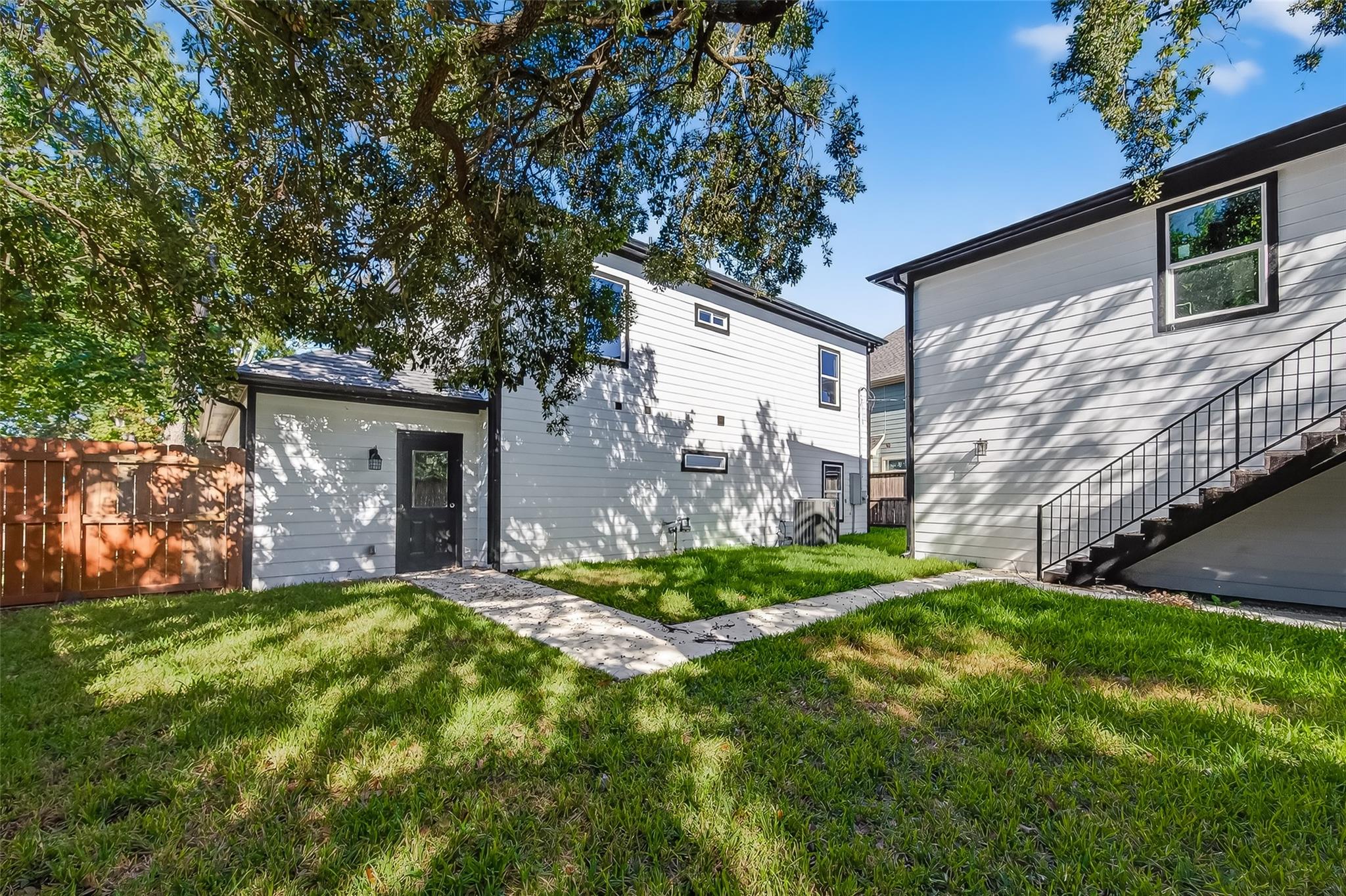 1435 Overhill Street