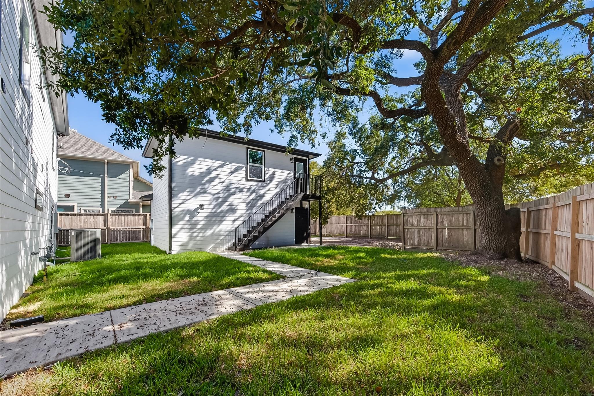 1435 Overhill Street