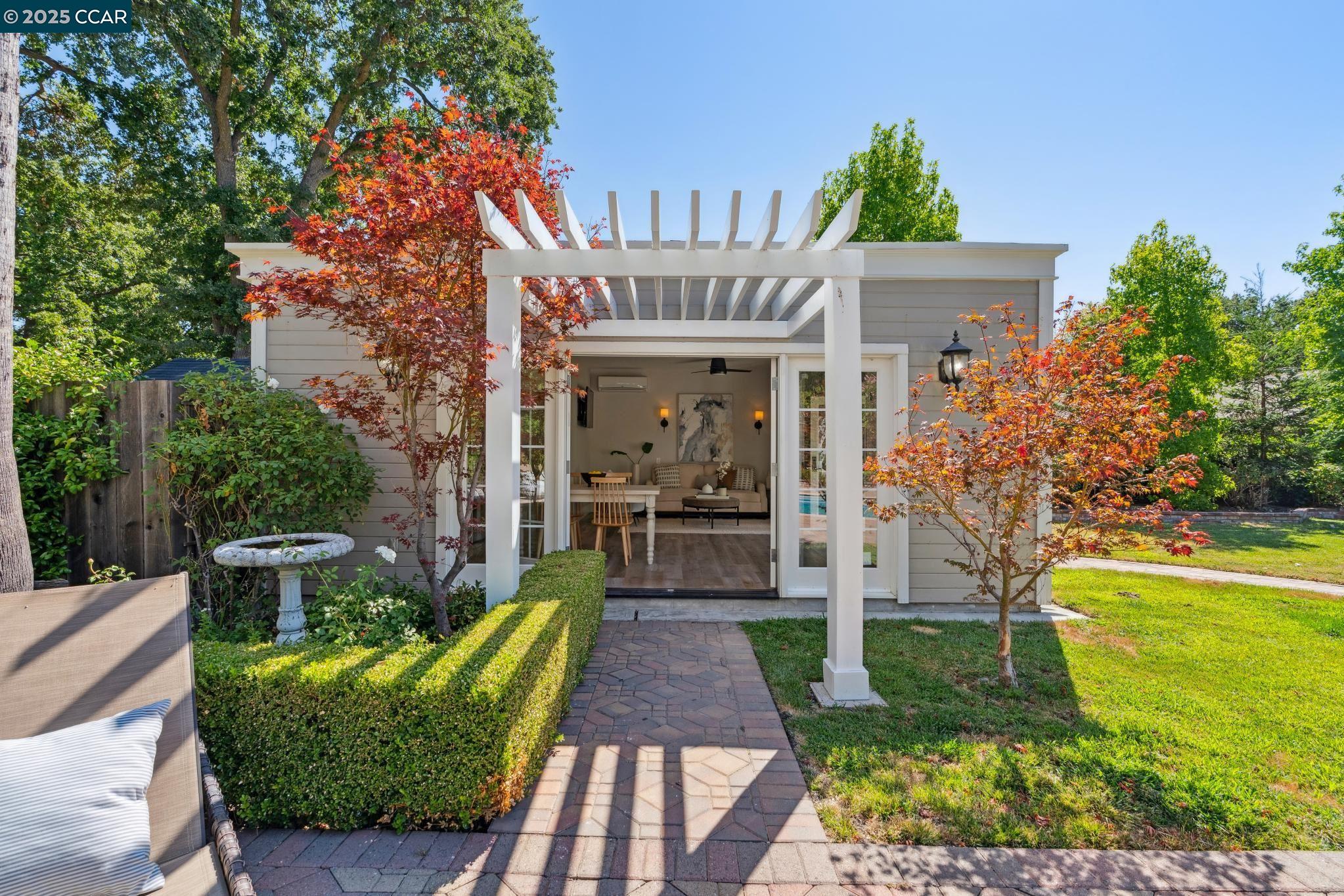 1912 Vicki Ln