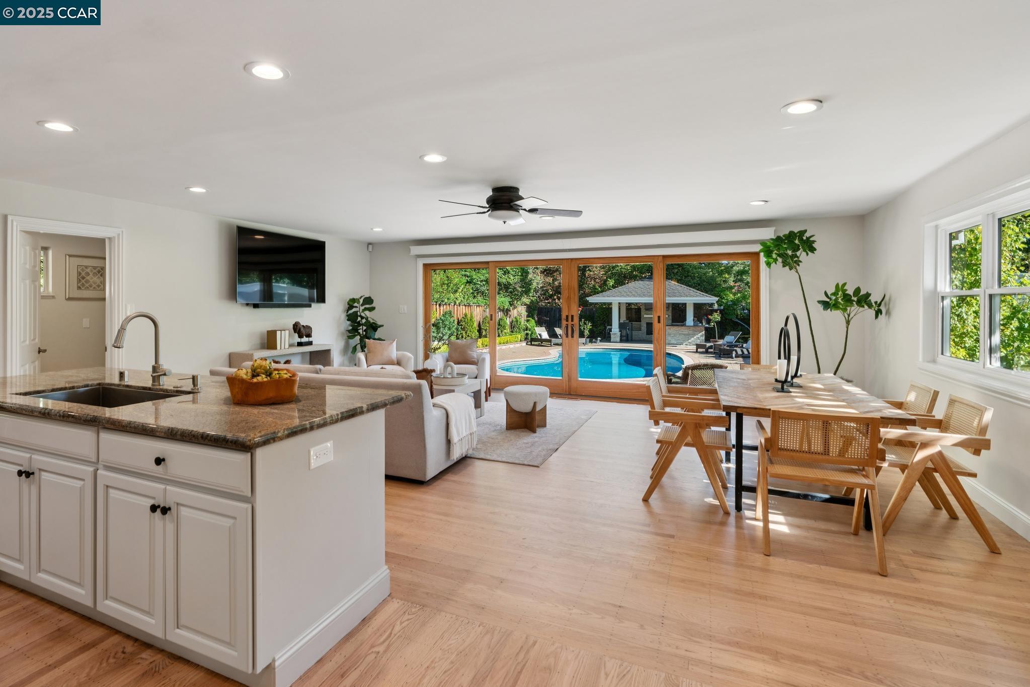 1912 Vicki Ln