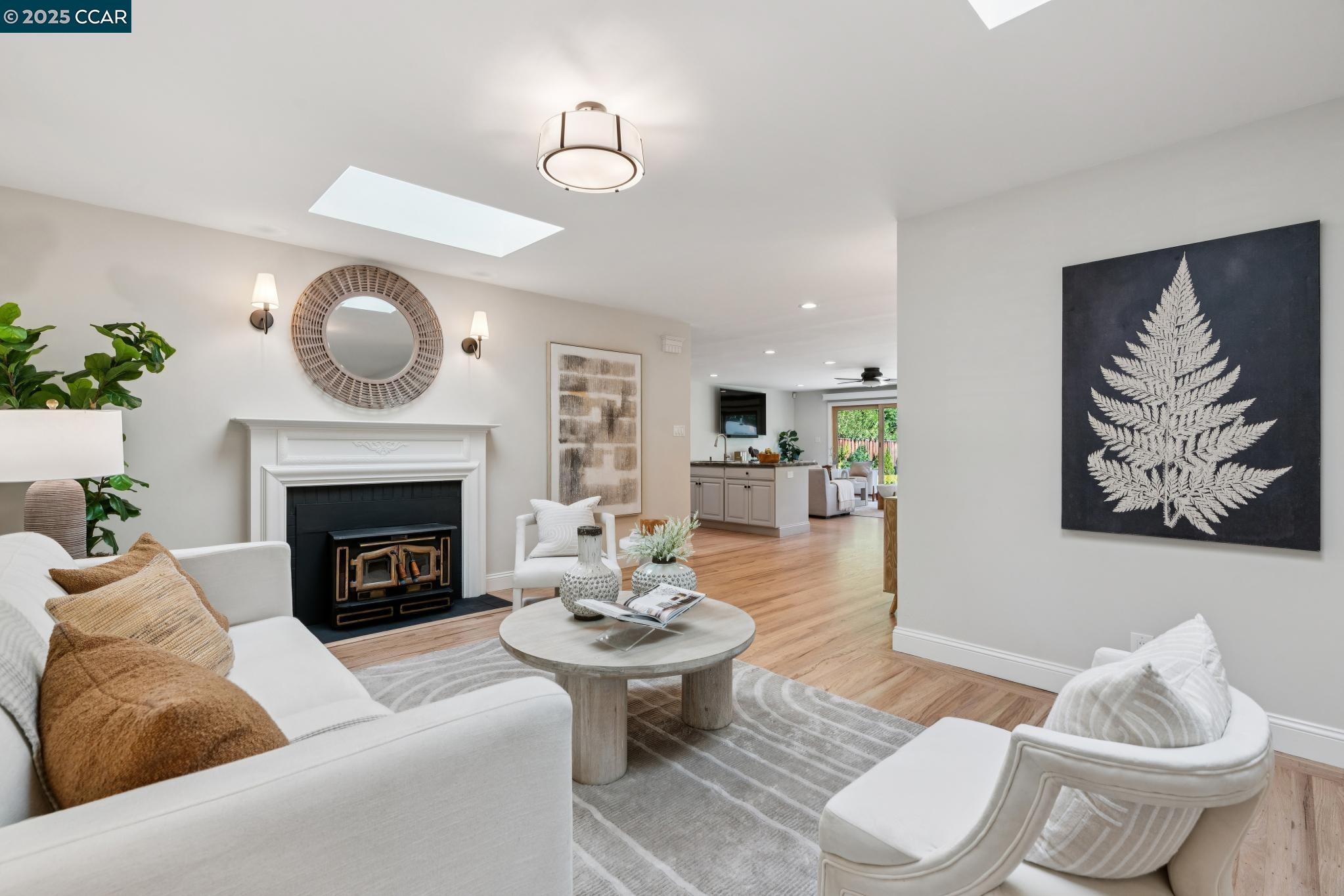 1912 Vicki Ln