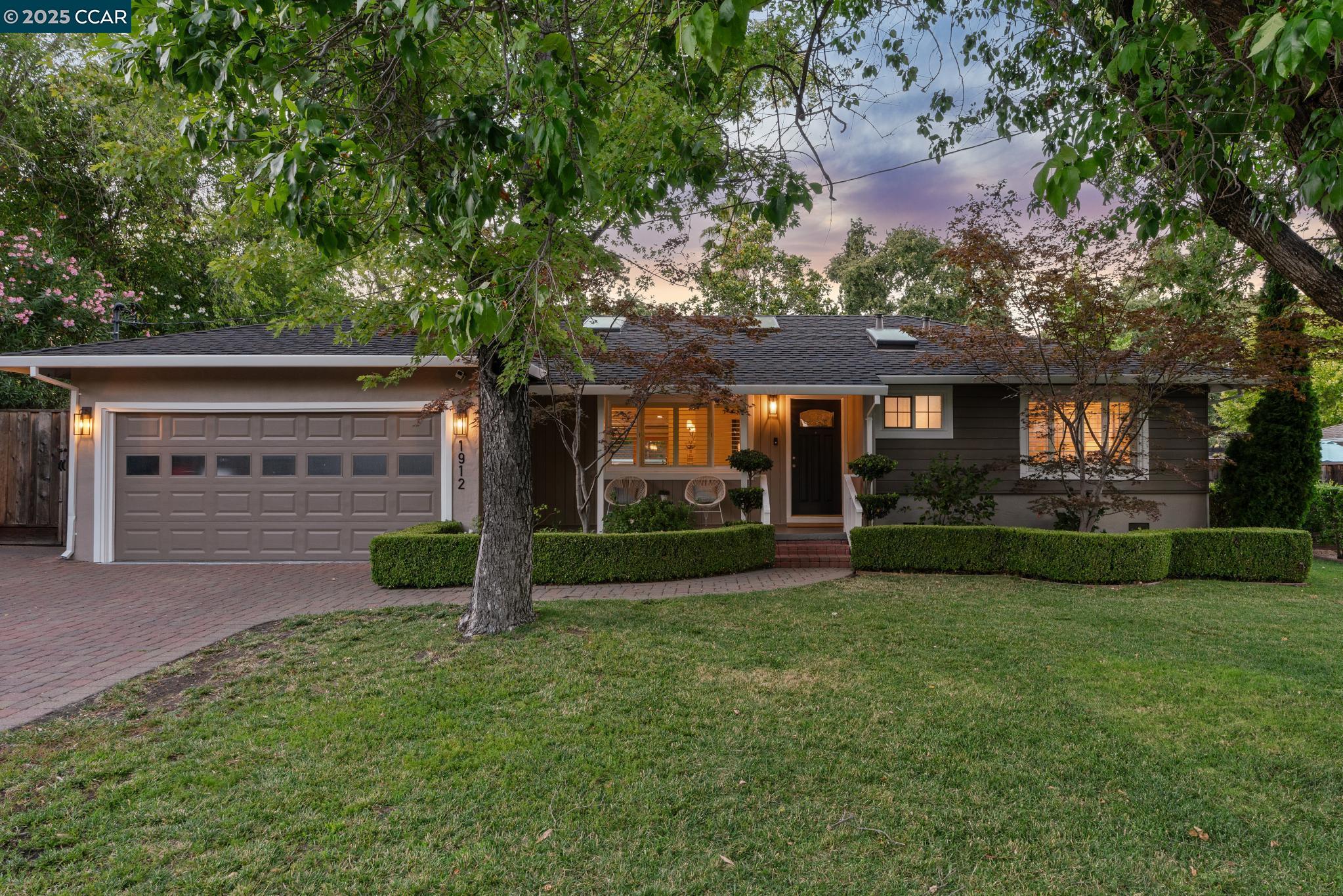 1912 Vicki Ln