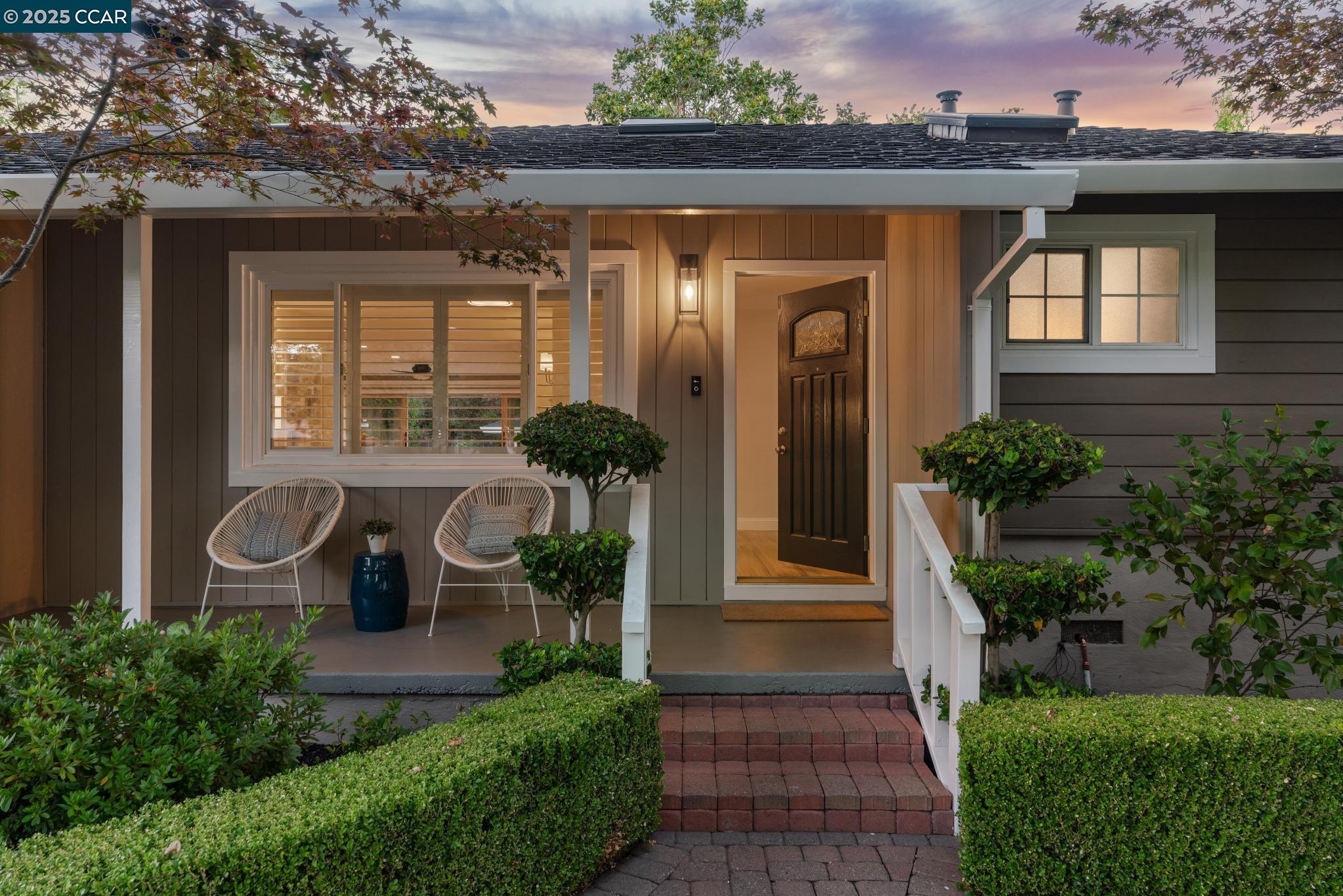 1912 Vicki Ln