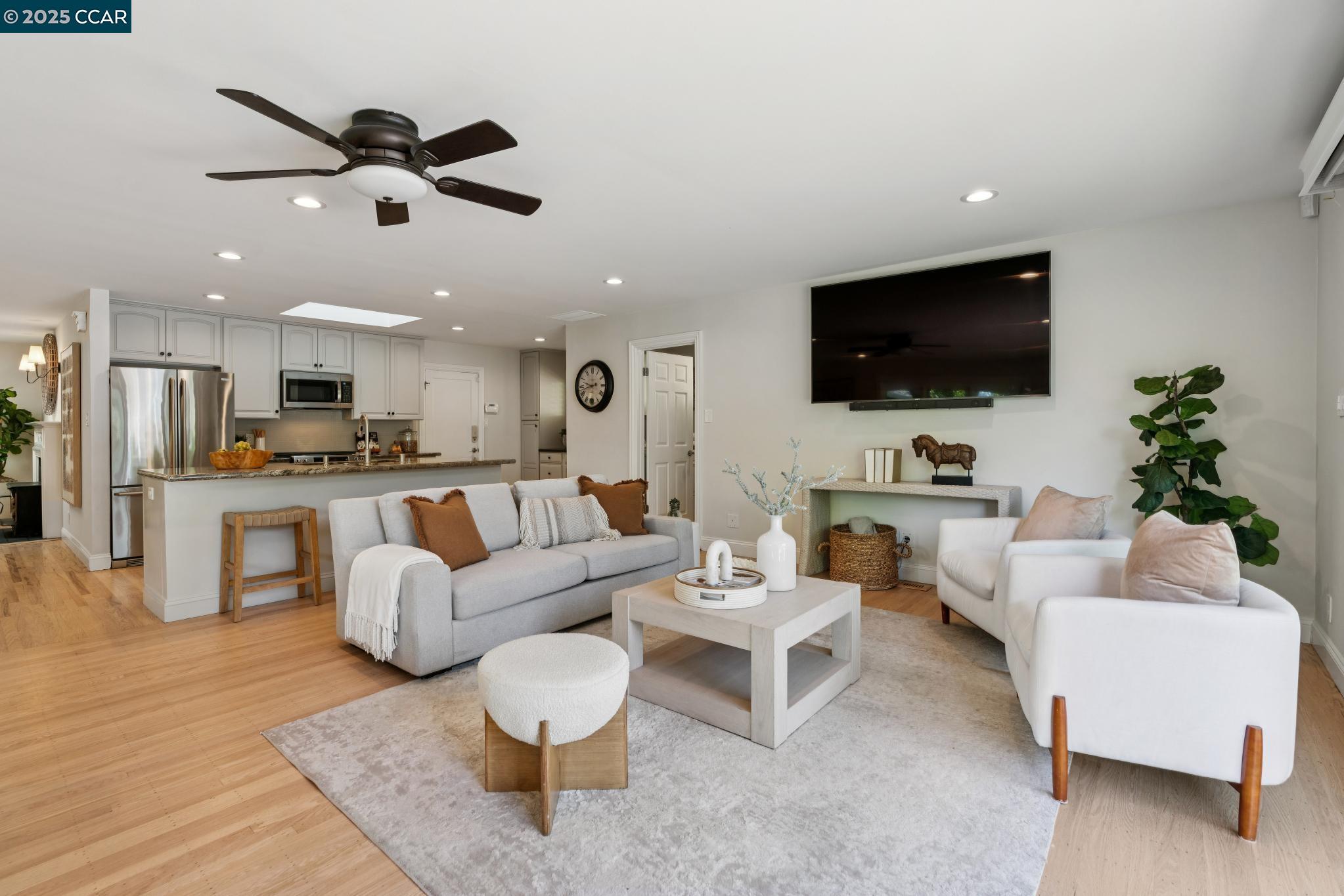 1912 Vicki Ln