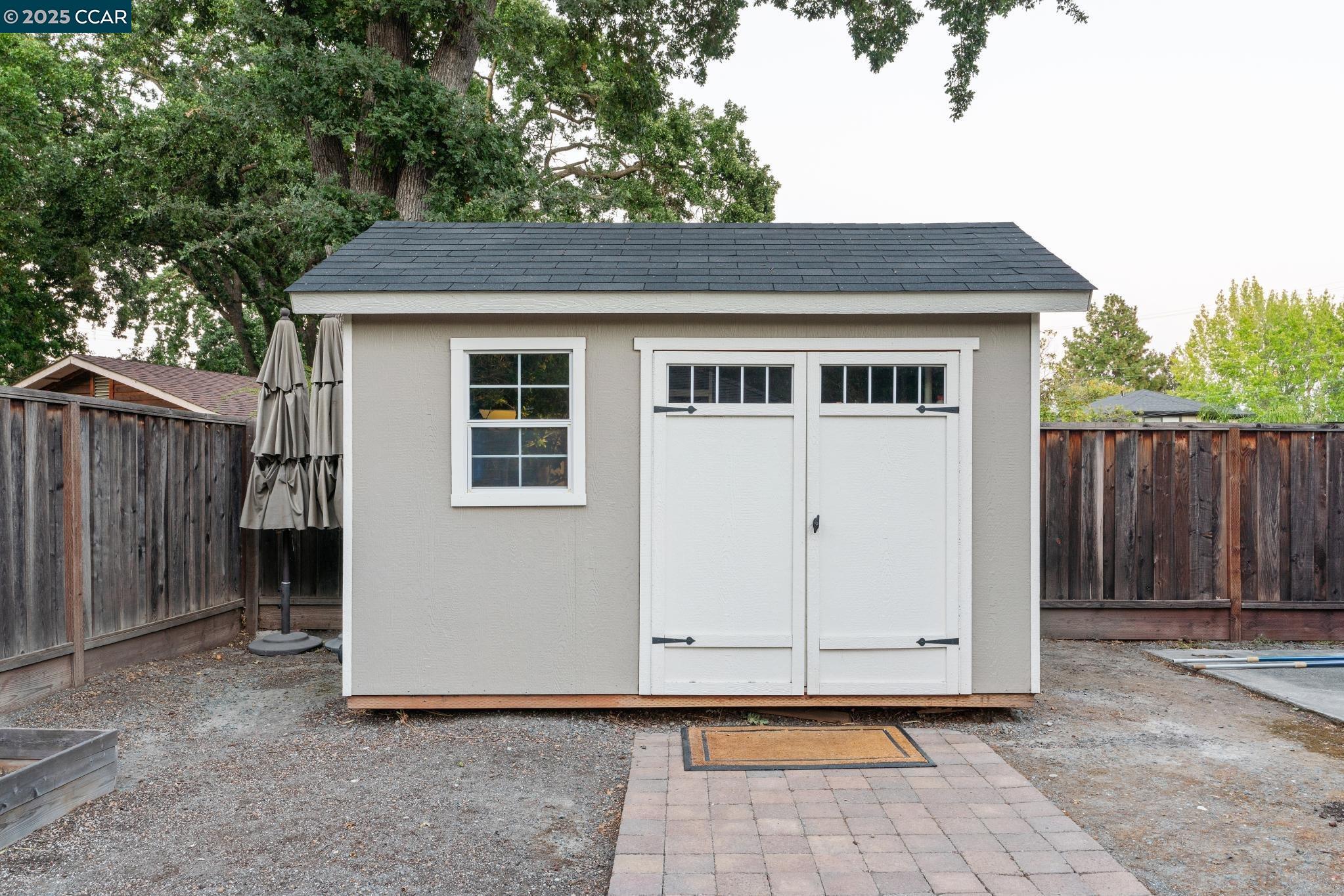 1912 Vicki Ln
