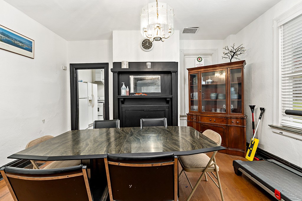 7 Sylvania Ave