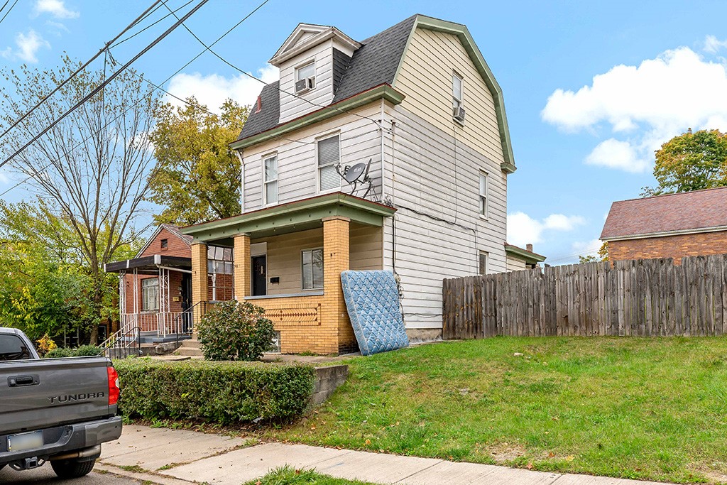 7 Sylvania Ave