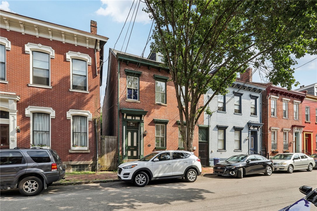 516 Lockhart St