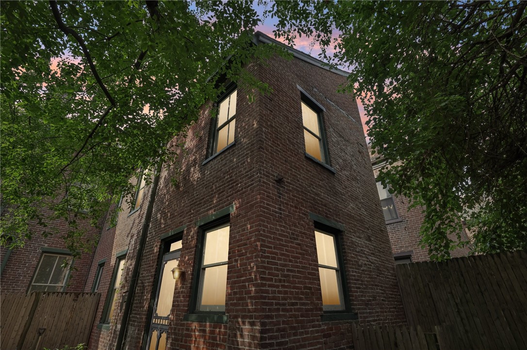 516 Lockhart St