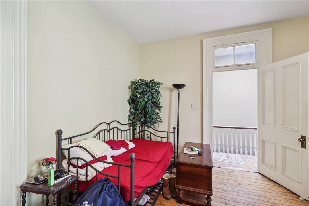 516 Lockhart St