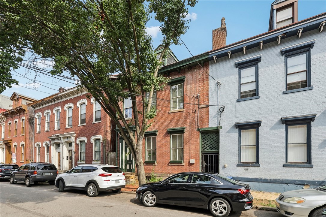 516 Lockhart St