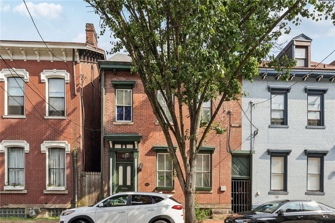 516 Lockhart St
