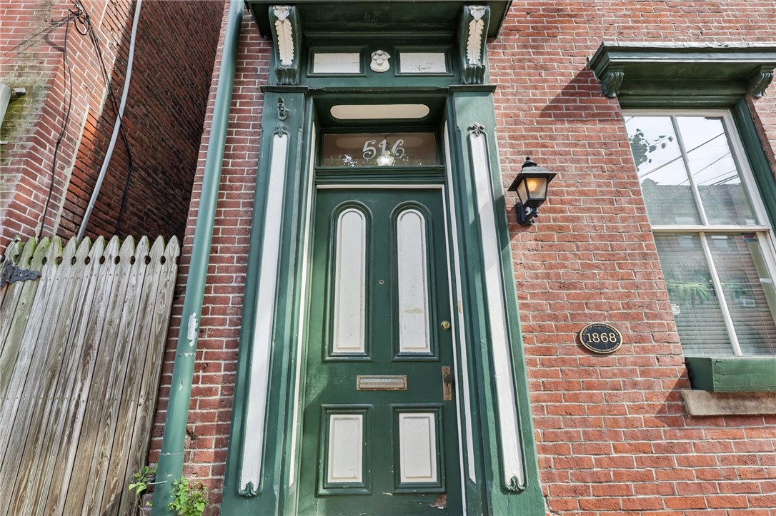516 Lockhart St