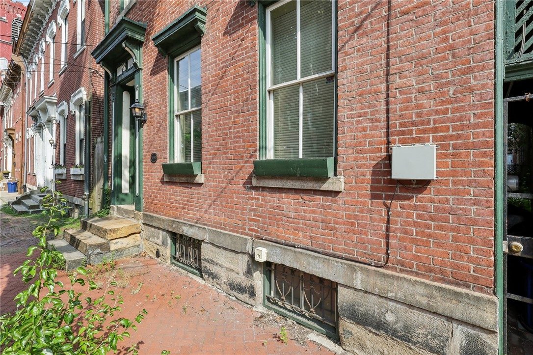 516 Lockhart St