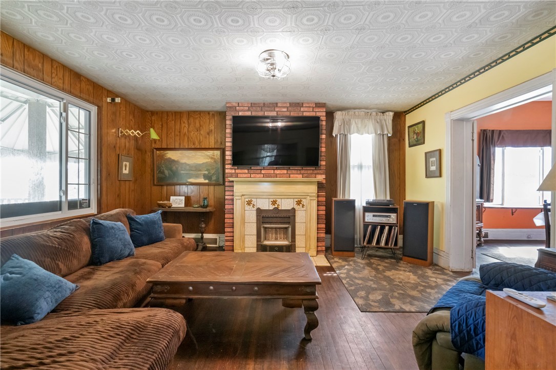 704 E 10th Ave