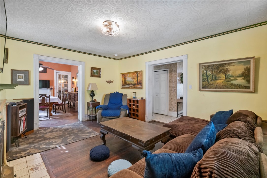 704 E 10th Ave