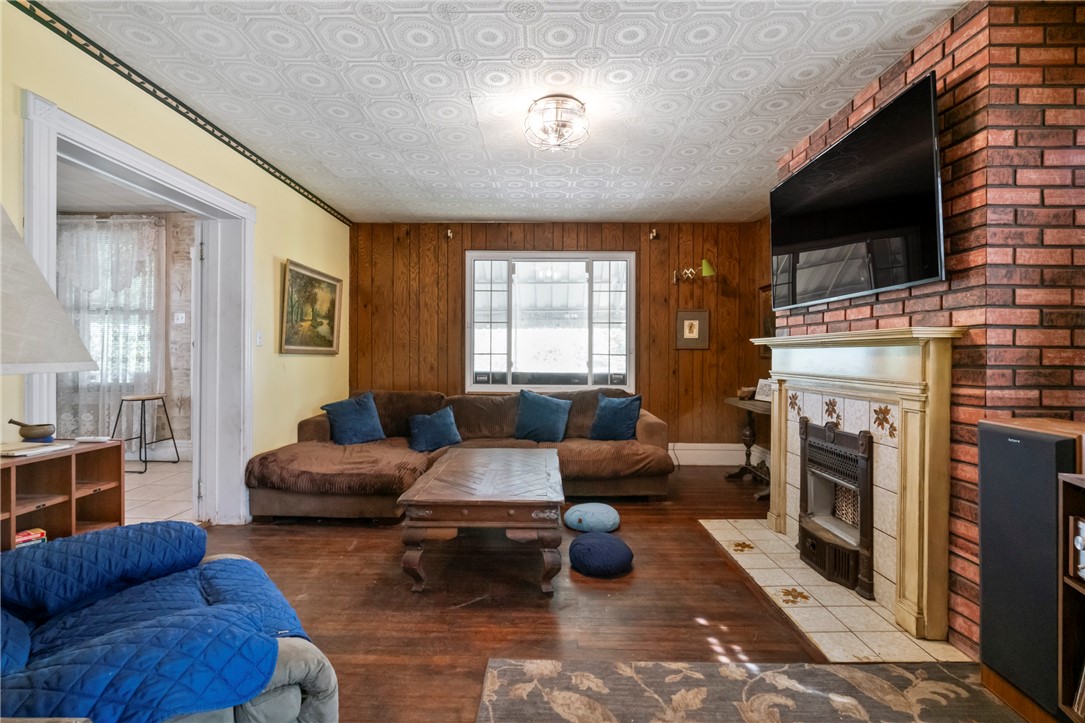 704 E 10th Ave