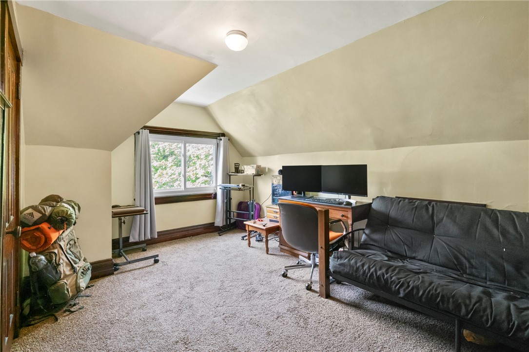 704 E 10th Ave