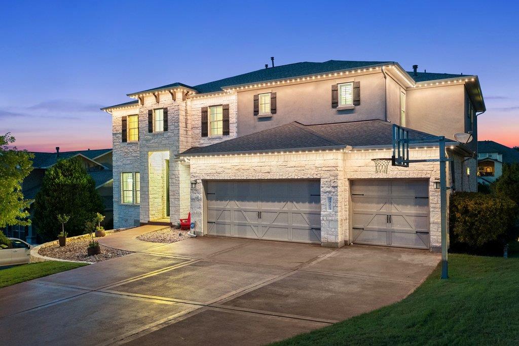 205 Woodlands CT