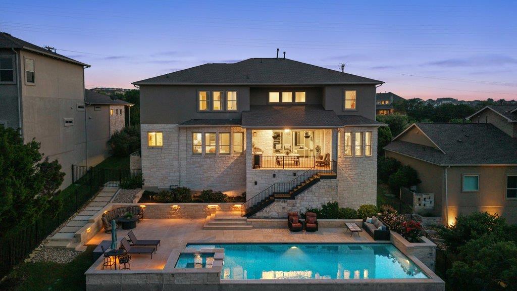 205 Woodlands CT