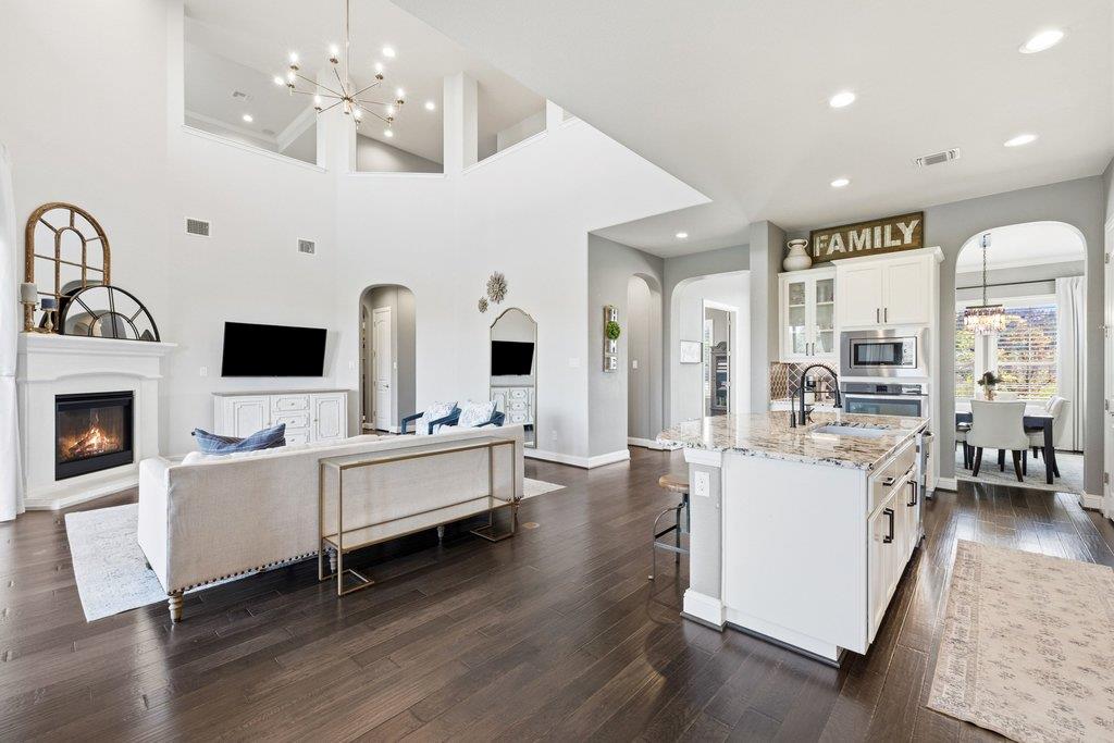 205 Woodlands CT