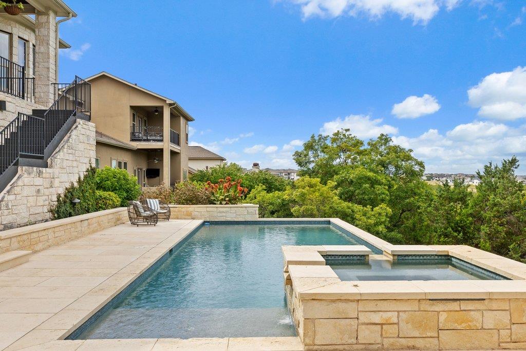 205 Woodlands CT