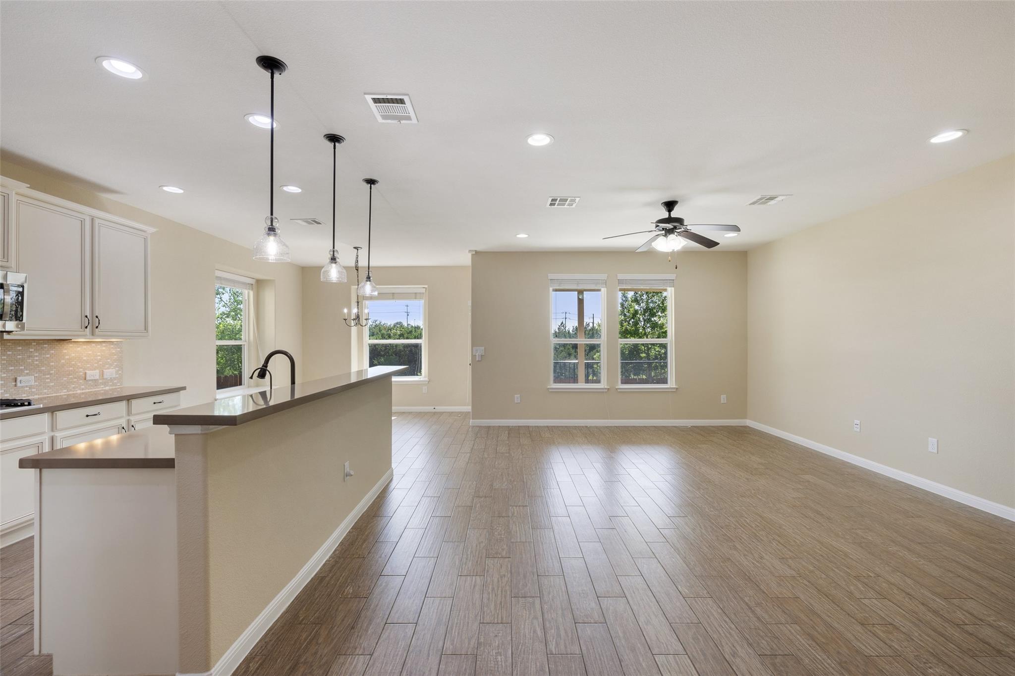 11512 Reading WAY