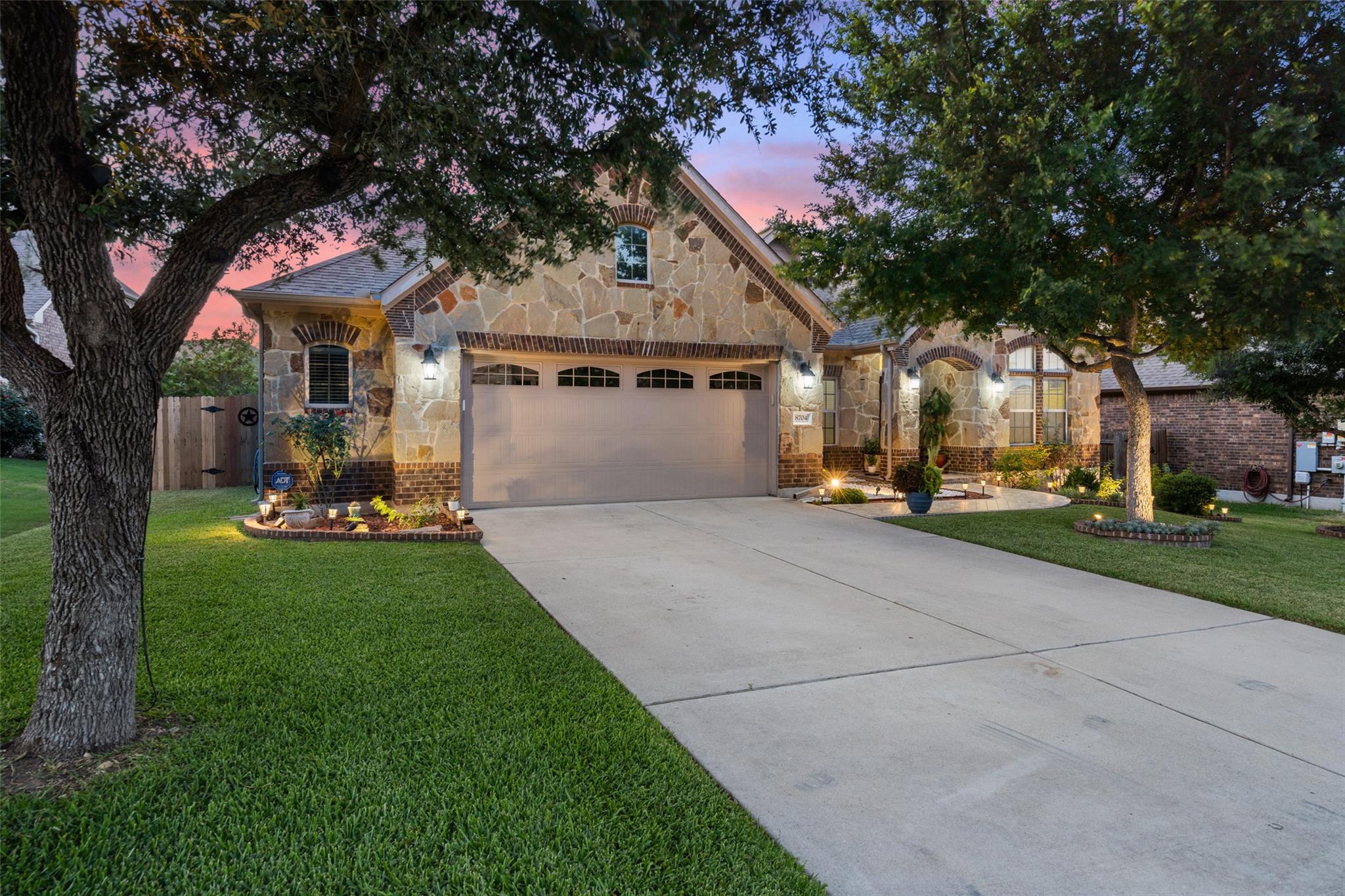 8704 Old Corral CV