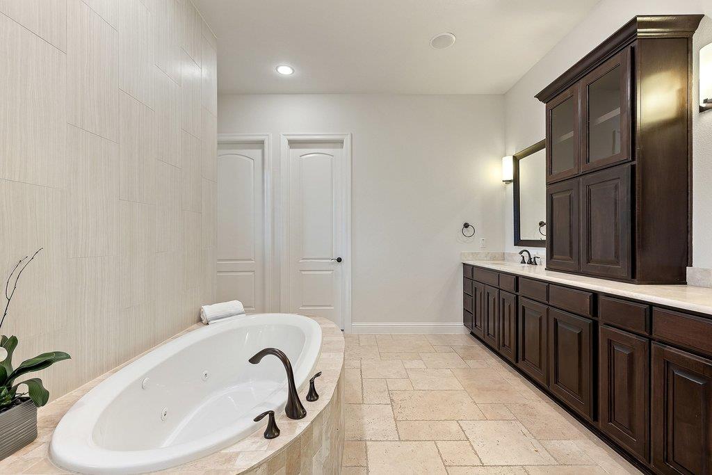 303 Bella Montagna CIR