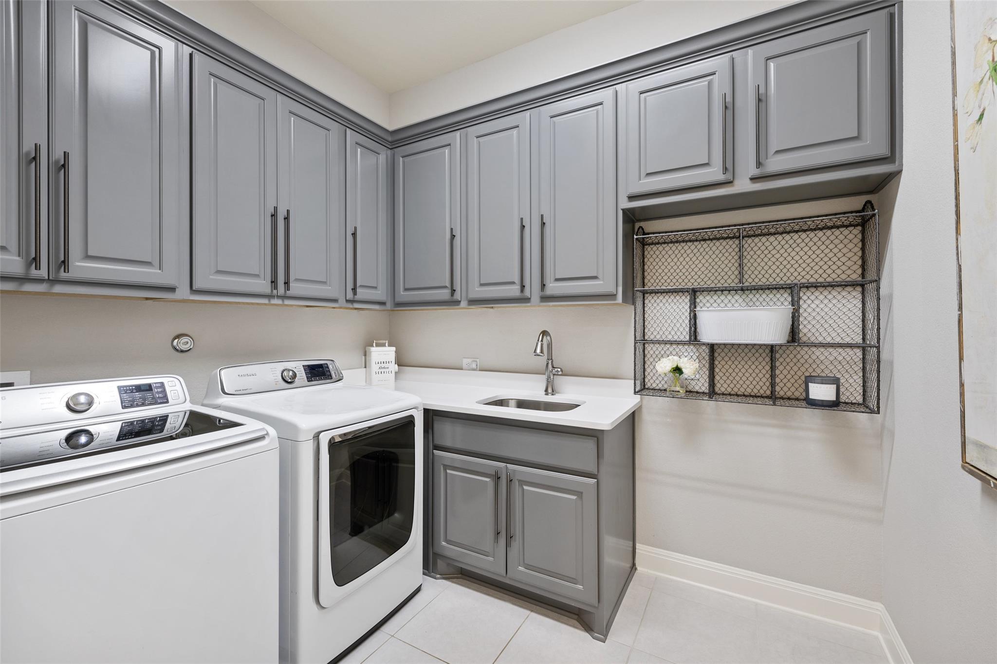 206 Barbuda DR