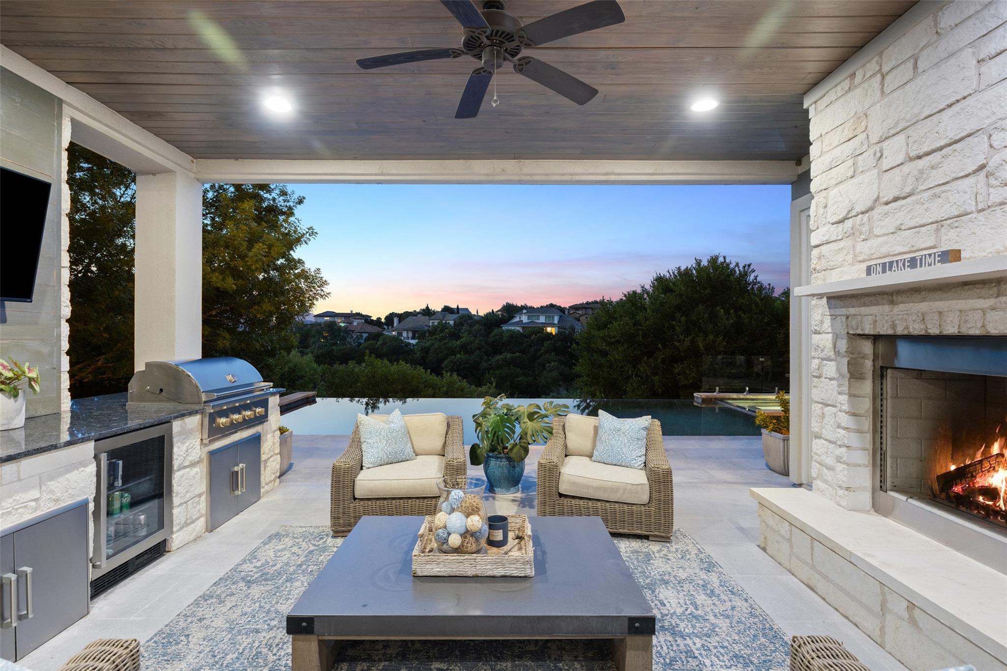 206 Barbuda DR