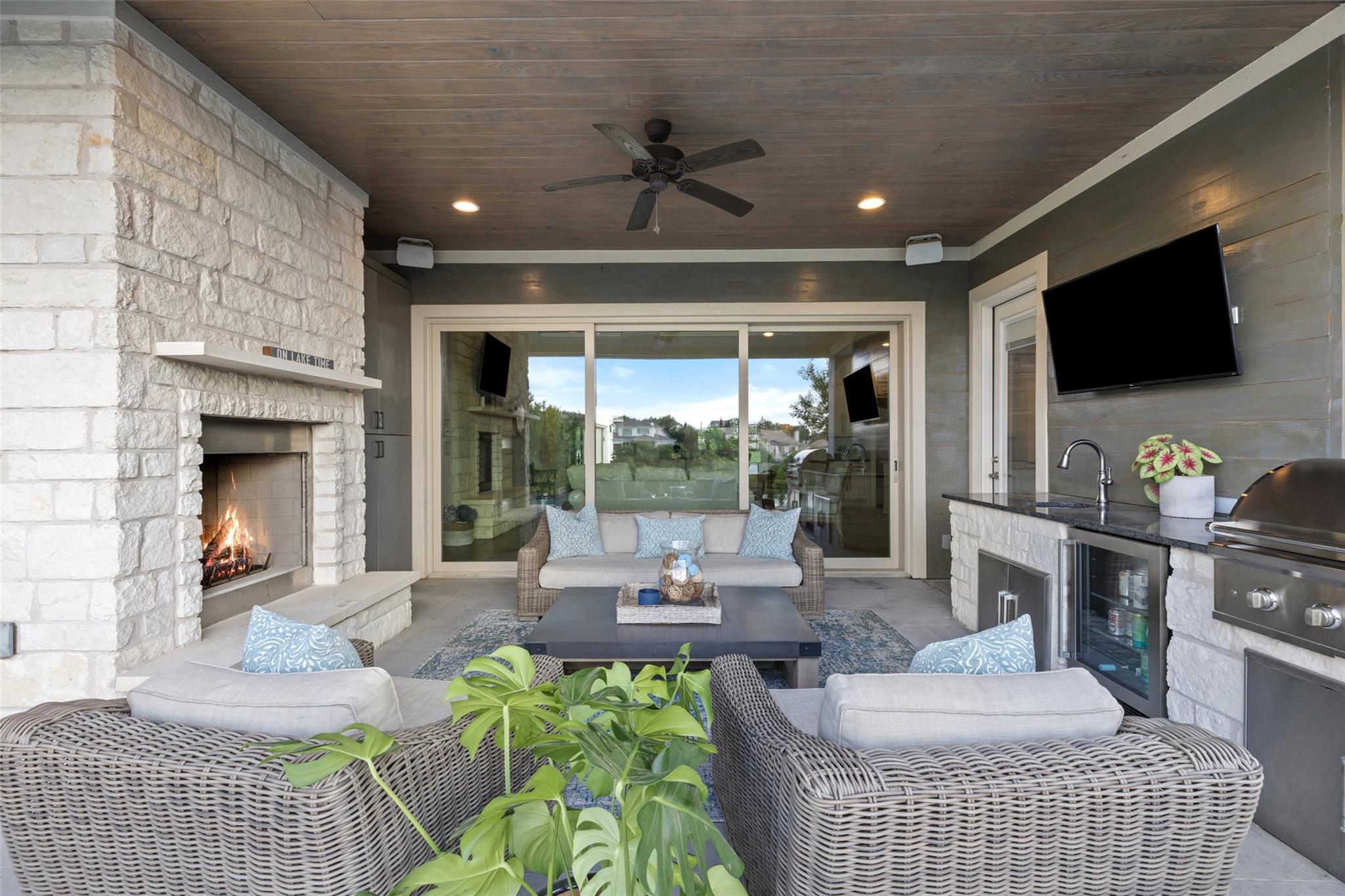 206 Barbuda DR