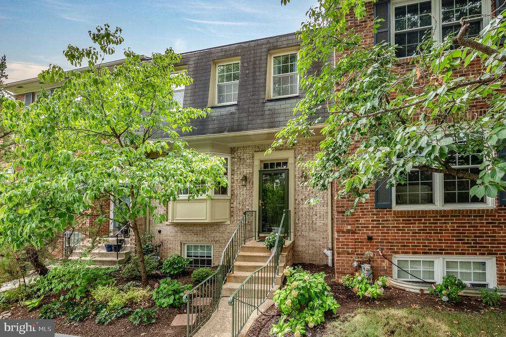 8218 CEDAR LANDING COURT