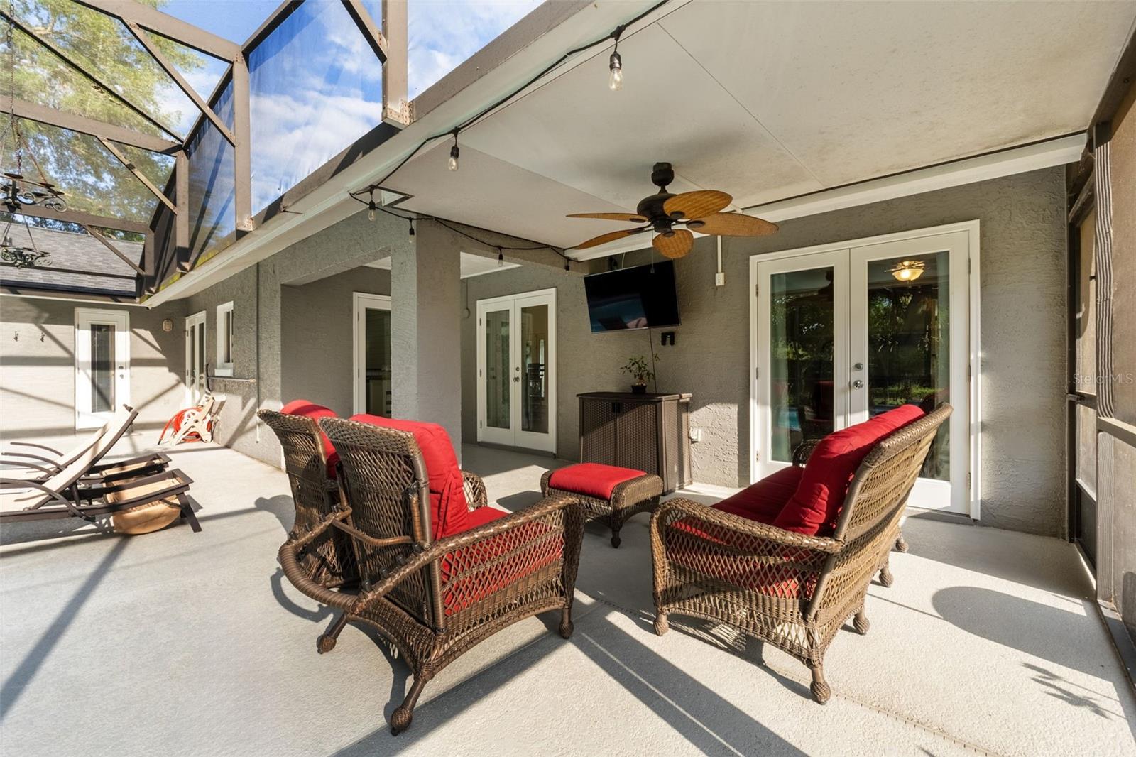 4801 BREEZY PALMS CT
