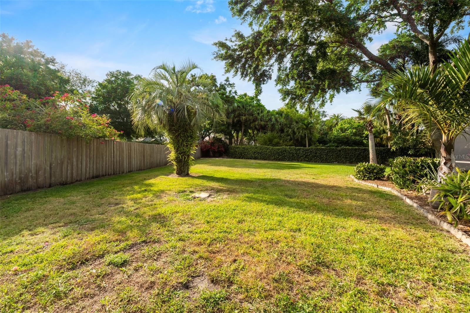 4801 BREEZY PALMS CT