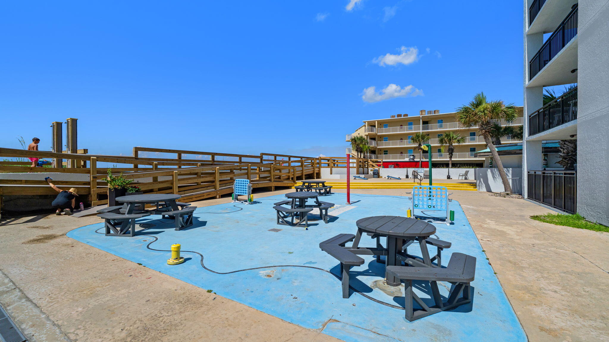 1040 E Highway 98 818