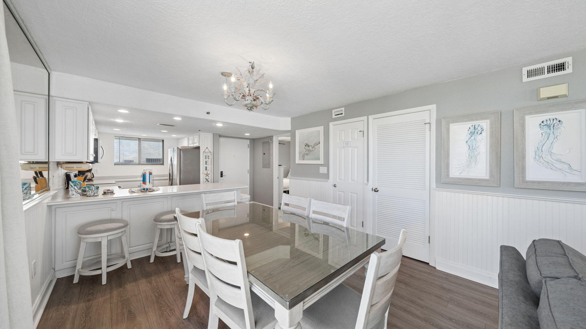 1040 E Highway 98 818