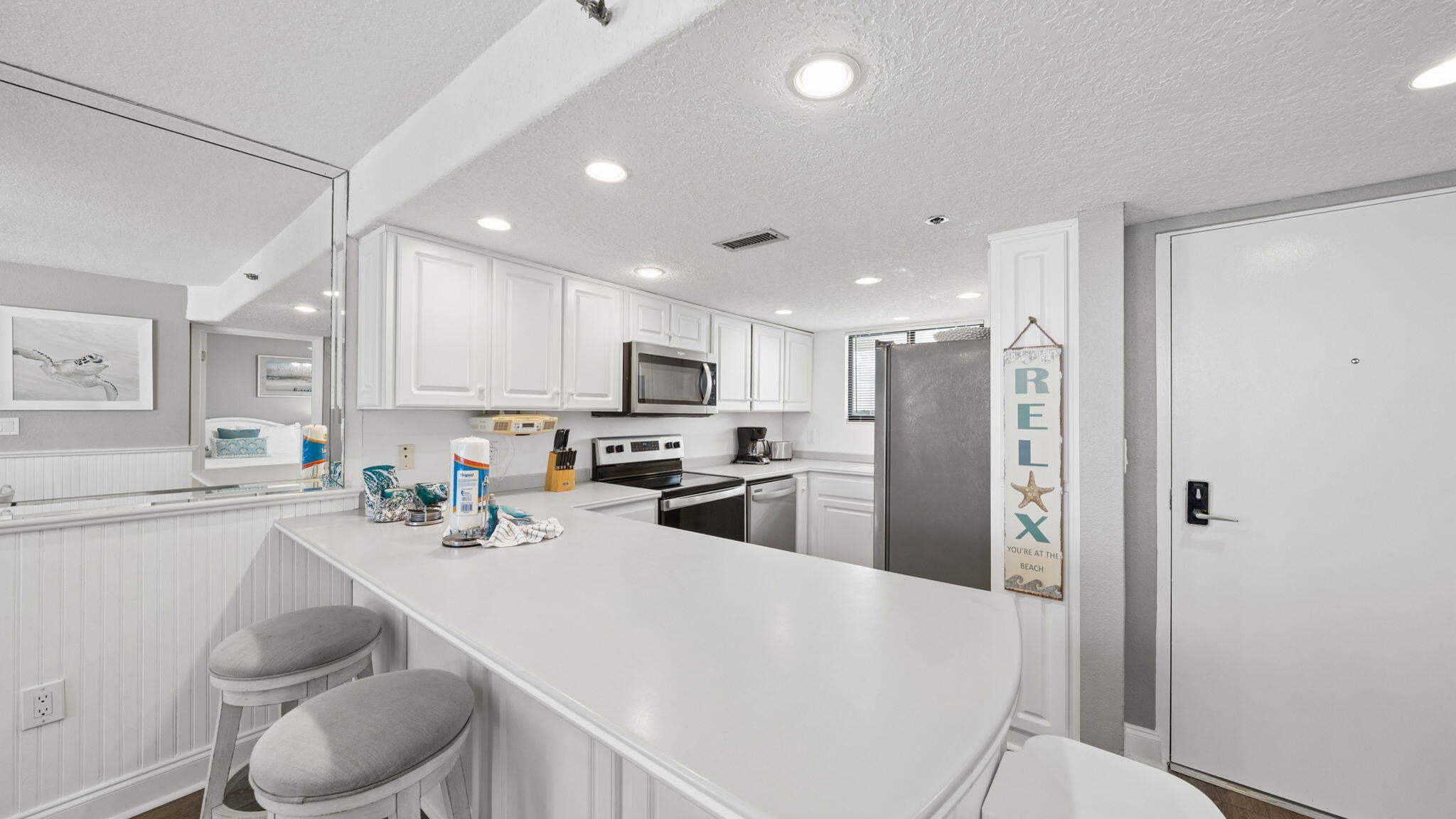 1040 E Highway 98 818