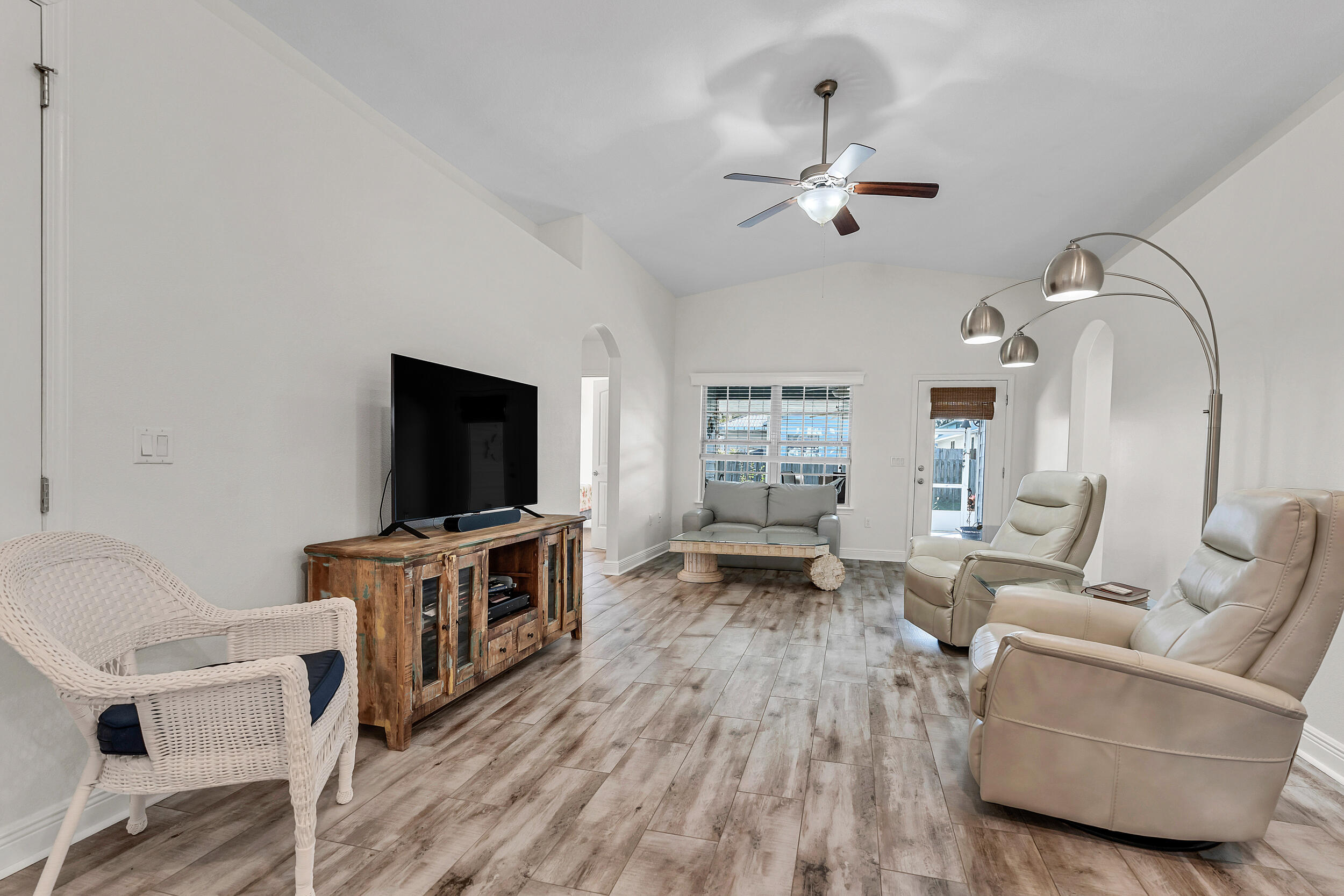 1954 W Hewett Road