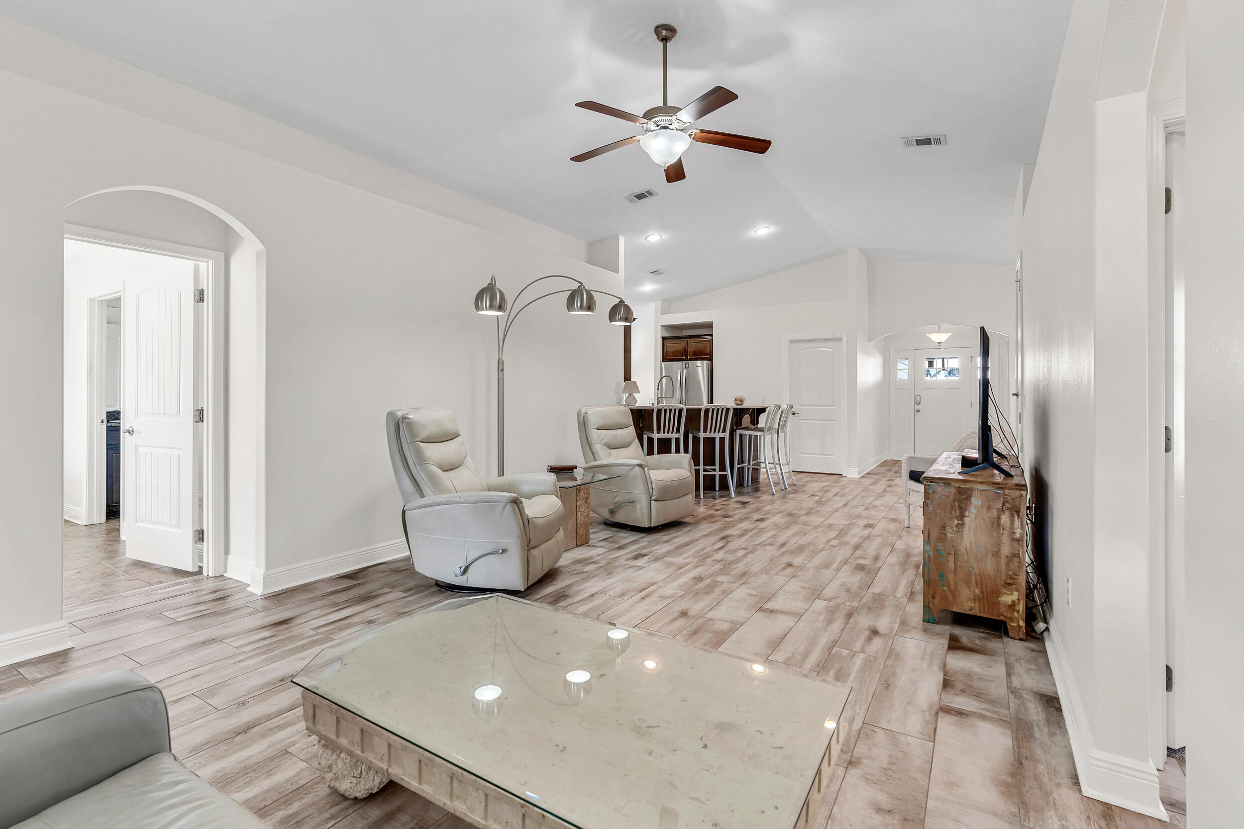 1954 W Hewett Road